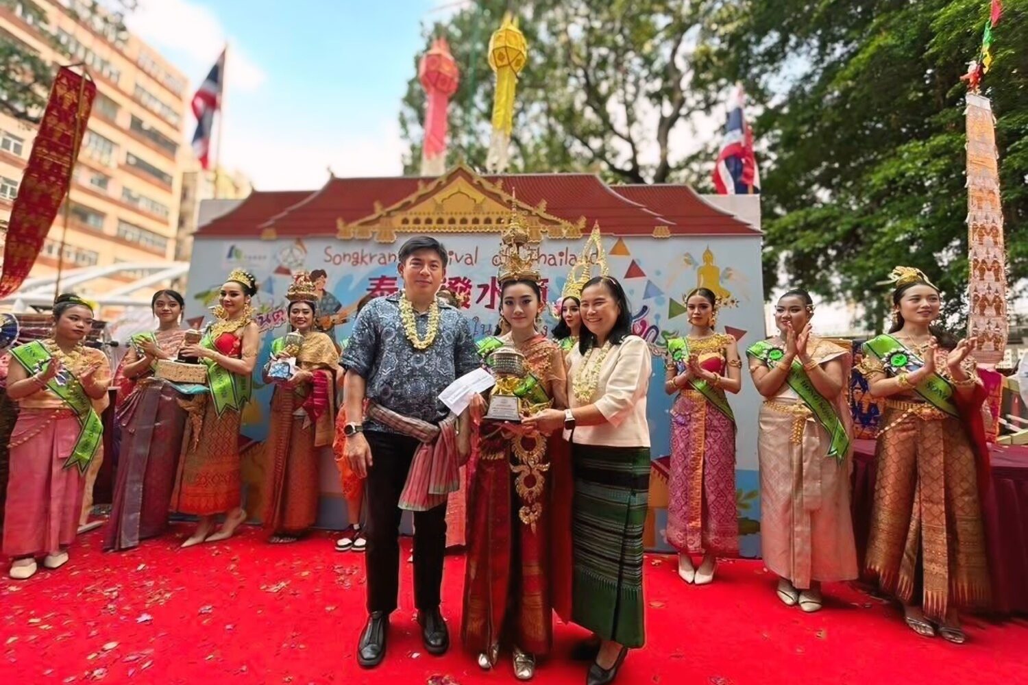 “‘สายรุ้ง’ วัย 13 ปี ตัวแทนคนรุ่นใหม่ลูกครึ่งไทยในต่างแดน จากเวทีสงกรานต์ฮ่องกง สู่การแข่งขันระดับนานาชาติในประเทศไทย”